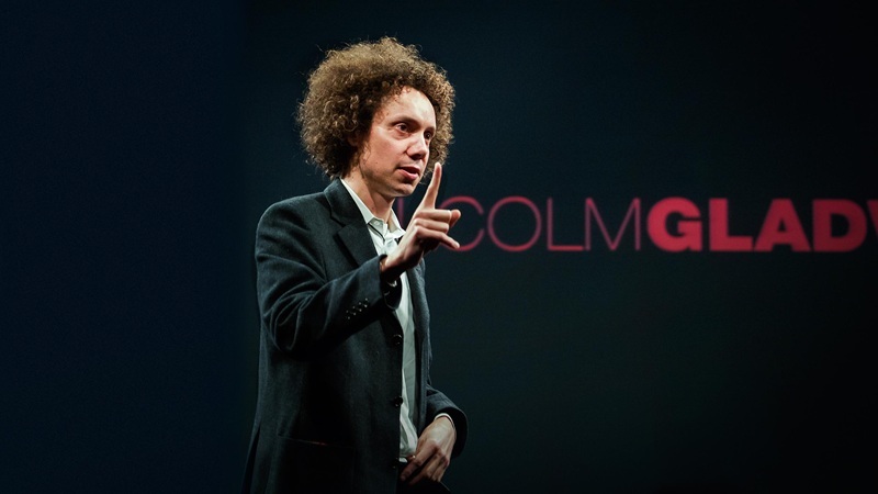 Maldcolm Gladwell là tác giả sách Những Kẻ Xuất Chúng