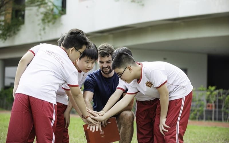 Cân nhắc cơ sở vật chất và học phí